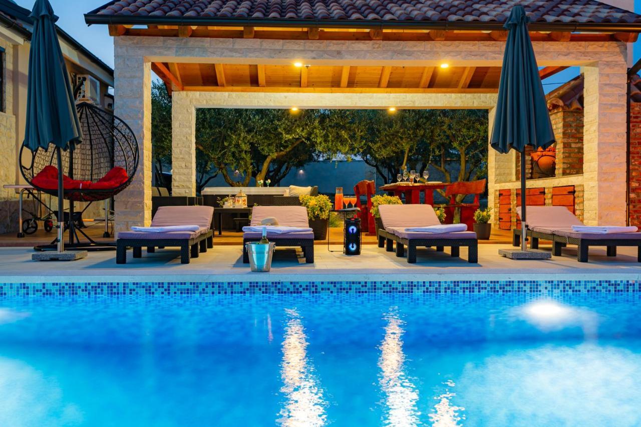 Villa Lorema-Pet Friendly On 5000 Sqm Garden,Pool, Jacuzzi, Billiard&Ps5 Свети-Филип-и-Яков Экстерьер фото