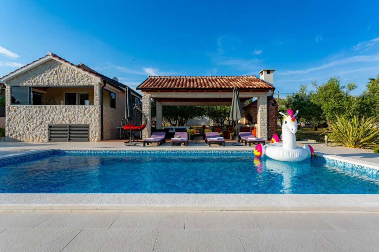 Villa Lorema-Pet Friendly On 5000 Sqm Garden,Pool, Jacuzzi, Billiard&Ps5 Свети-Филип-и-Яков Экстерьер фото