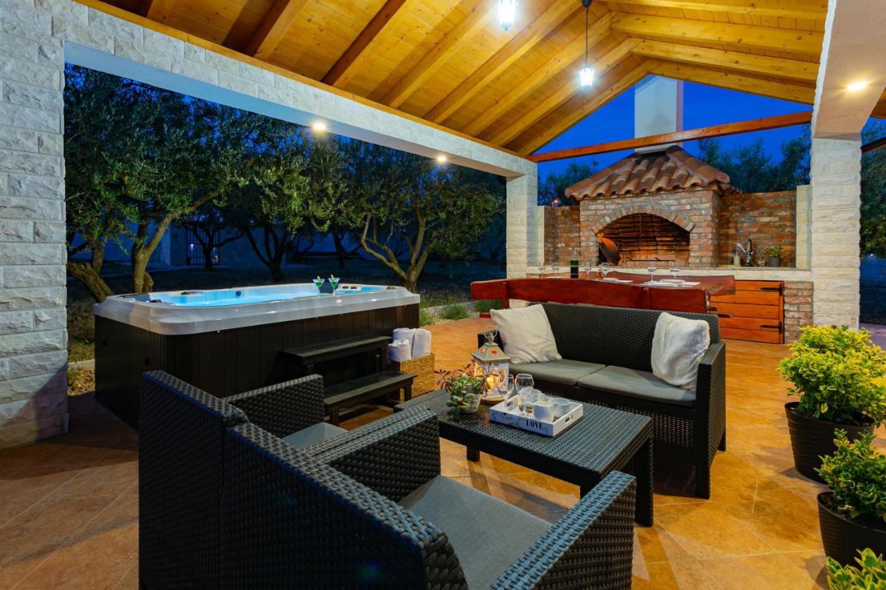 Villa Lorema-Pet Friendly On 5000 Sqm Garden,Pool, Jacuzzi, Billiard&Ps5 Свети-Филип-и-Яков Экстерьер фото