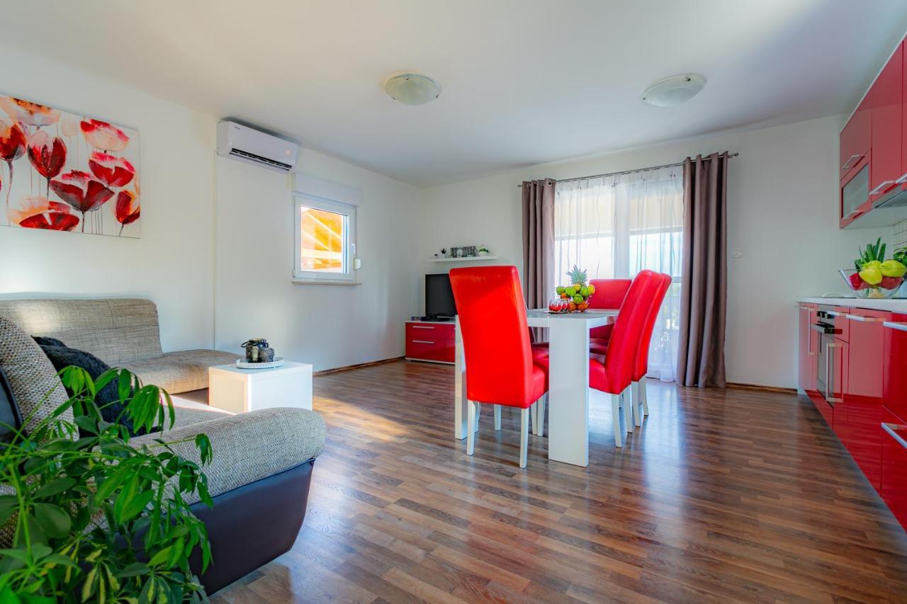 Villa Lorema-Pet Friendly On 5000 Sqm Garden,Pool, Jacuzzi, Billiard&Ps5 Свети-Филип-и-Яков Экстерьер фото