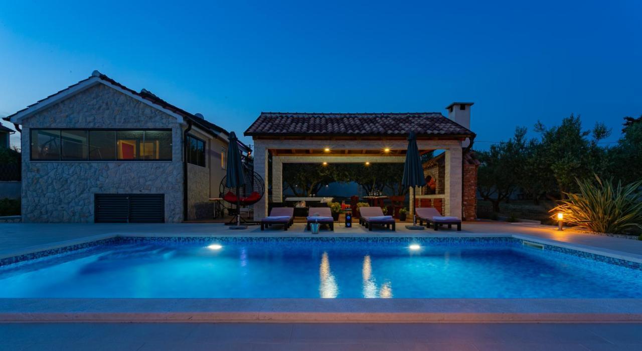 Villa Lorema-Pet Friendly On 5000 Sqm Garden,Pool, Jacuzzi, Billiard&Ps5 Свети-Филип-и-Яков Экстерьер фото
