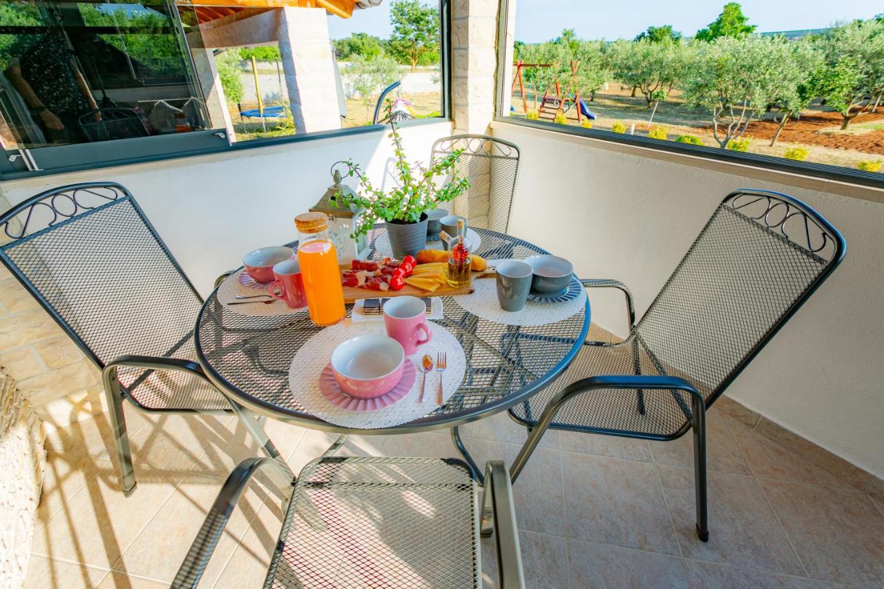 Villa Lorema-Pet Friendly On 5000 Sqm Garden,Pool, Jacuzzi, Billiard&Ps5 Свети-Филип-и-Яков Экстерьер фото