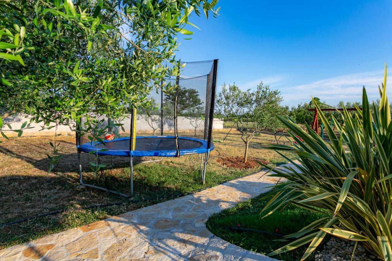 Villa Lorema-Pet Friendly On 5000 Sqm Garden,Pool, Jacuzzi, Billiard&Ps5 Свети-Филип-и-Яков Экстерьер фото