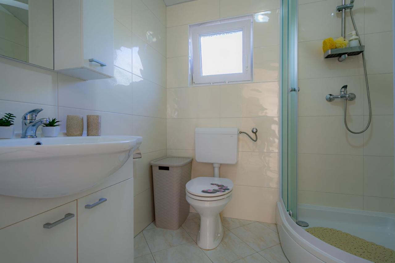 Villa Lorema-Pet Friendly On 5000 Sqm Garden,Pool, Jacuzzi, Billiard&Ps5 Свети-Филип-и-Яков Экстерьер фото