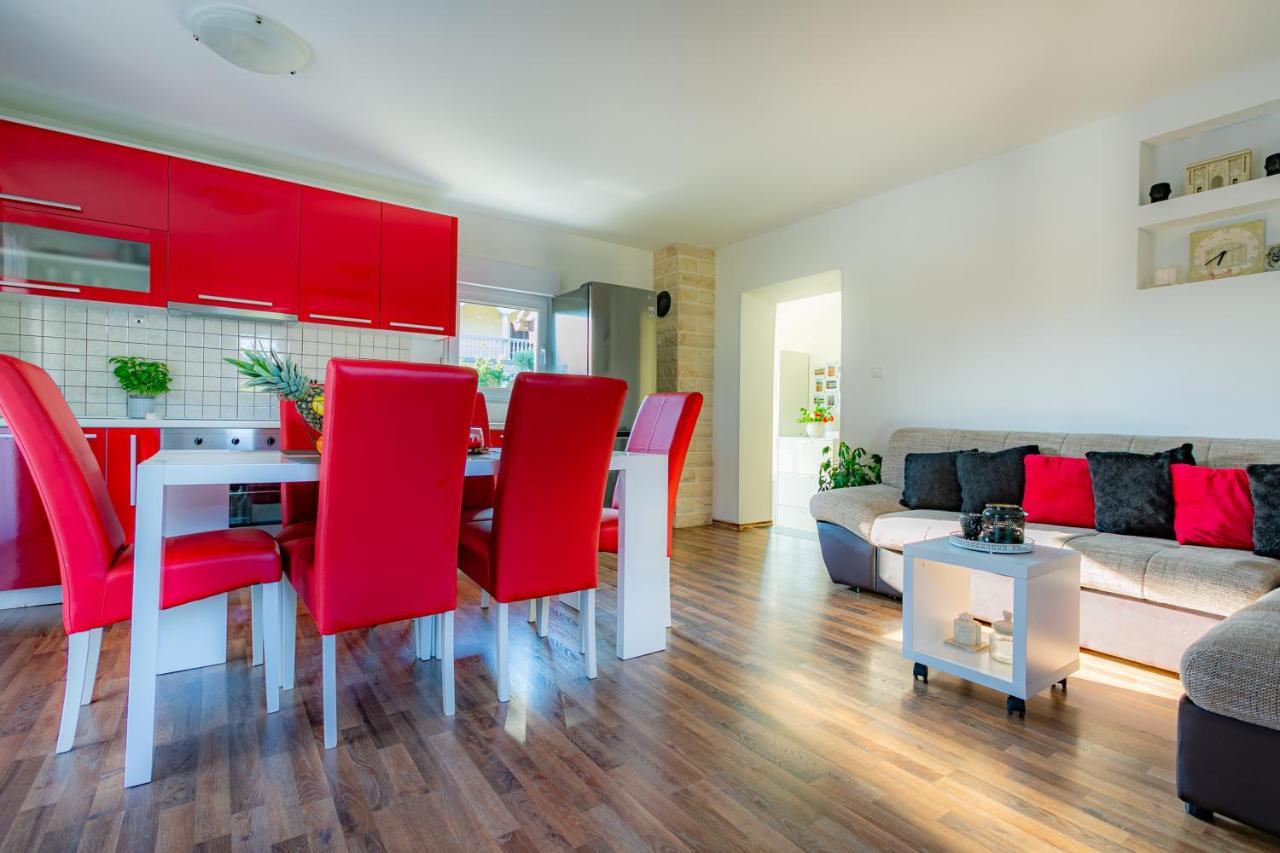 Villa Lorema-Pet Friendly On 5000 Sqm Garden,Pool, Jacuzzi, Billiard&Ps5 Свети-Филип-и-Яков Экстерьер фото