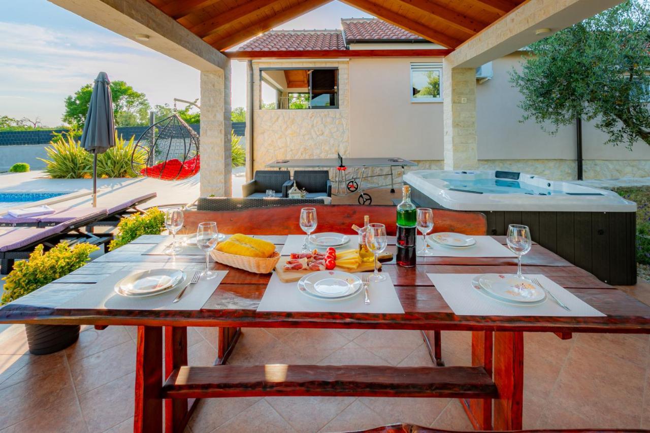 Villa Lorema-Pet Friendly On 5000 Sqm Garden,Pool, Jacuzzi, Billiard&Ps5 Свети-Филип-и-Яков Экстерьер фото