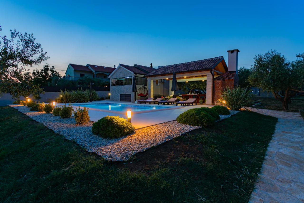 Villa Lorema-Pet Friendly On 5000 Sqm Garden,Pool, Jacuzzi, Billiard&Ps5 Свети-Филип-и-Яков Экстерьер фото