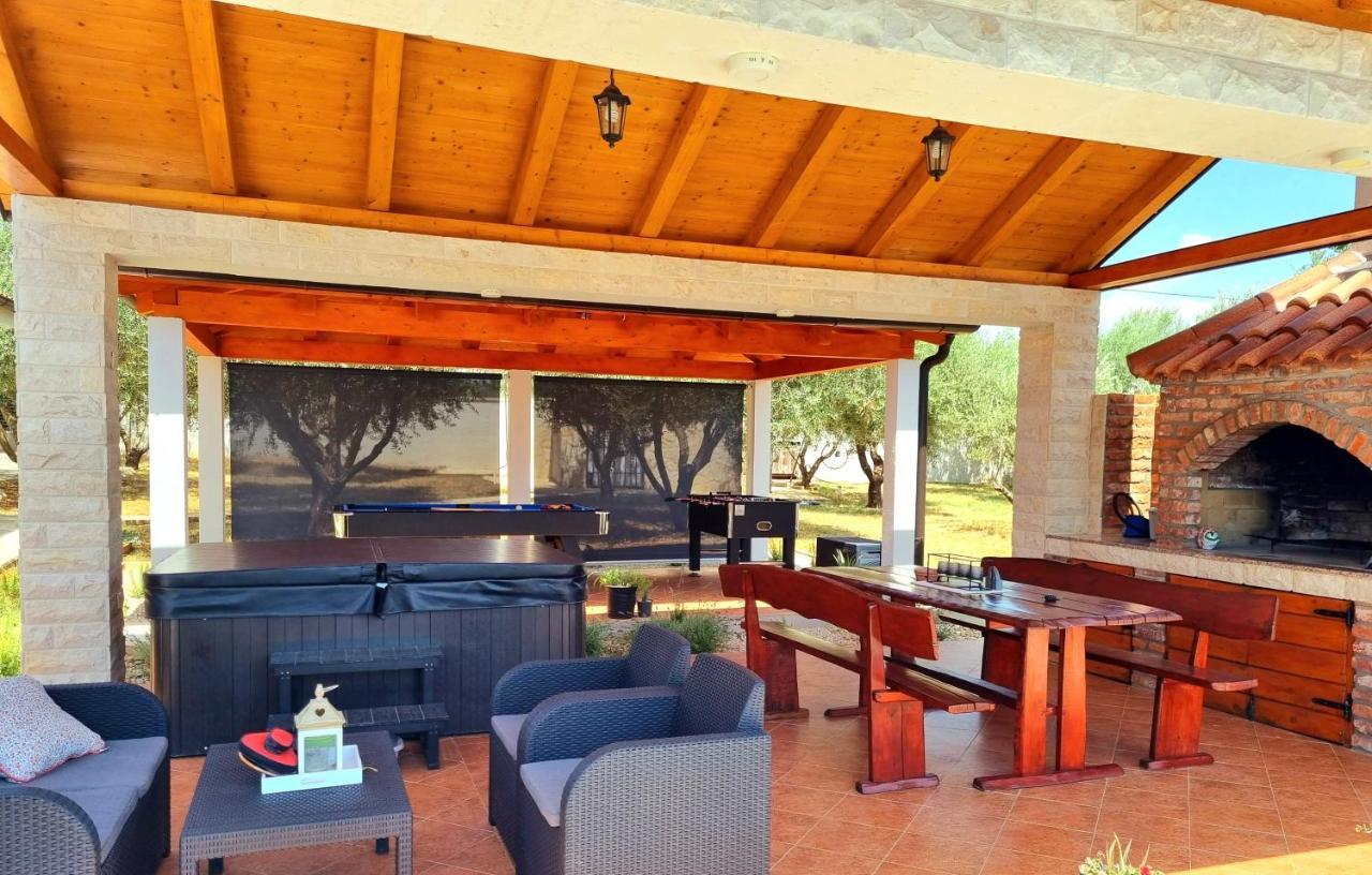 Villa Lorema-Pet Friendly On 5000 Sqm Garden,Pool, Jacuzzi, Billiard&Ps5 Свети-Филип-и-Яков Экстерьер фото