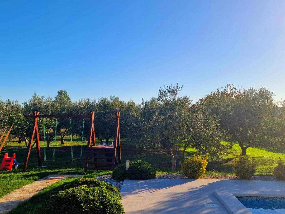 Villa Lorema-Pet Friendly On 5000 Sqm Garden,Pool, Jacuzzi, Billiard&Ps5 Свети-Филип-и-Яков Экстерьер фото